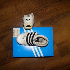 Продам ADIDAS кросовки
