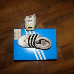 Продам ADIDAS кросовки