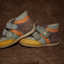 фирменная обувка на малыша - Зара, chicco