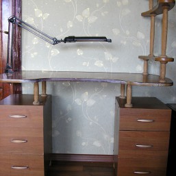 Письменный стол