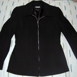 Обмен женских вещей на шоколадку