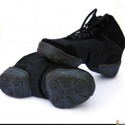 танцевальная обувь- одежда