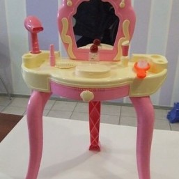 столик для макияжа