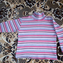 Гольф (свитерок) размер 28-30,машинная вязка 