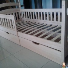 Детская кровать Карина из бука!!! с бортиками и ящиками.