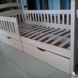 Детская кровать Карина из бука!!! с бортиками и ящиками.