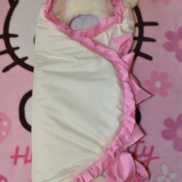 Ну очень красивый теплый конверт на выписку на овчине