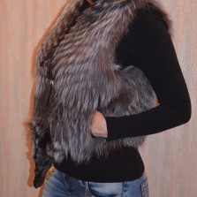 Меховая жилетка