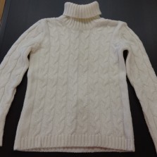 Теплый свитер для девочки