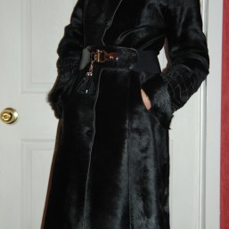 Шуба из меха пони отделка бобер