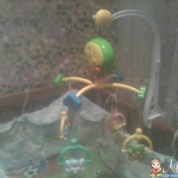 детская каруселька на кравать