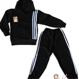 Удобный спортивный костюм.