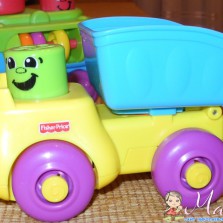 Грузовик Fisher-Price Кубики-блоки с сюрпризами
