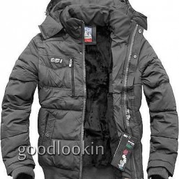 Зимняя куртка,пуховик