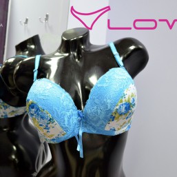 Бюстгальтер с синей окантовкой. 