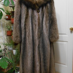 ПРОДАЁТСЯ модная шубка.Ищет хозяина.