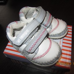 Полуботинки(белые).натуральная кожа.Размер 19