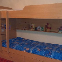 двухъярусная кровать