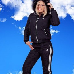 Спортивные костюмы в наличии сразу со склада.