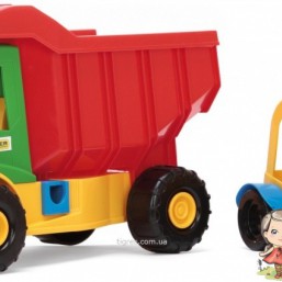 Грузовик с трактором