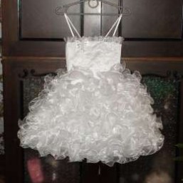 Нарядное платье на малышку