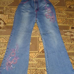 Джинсы девочке 9-10 лет