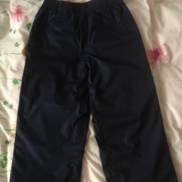 Спортивные штаны на мальчика отличного качества (весна -осень).На х-б подкладке. Рост 112 см. Возраст 4-5 лет.Не пропускают влагу и ветер.