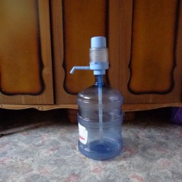 бак для воды с помпой