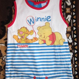 джинсовые штаны, рубашка, человечки, спортивные костюмы