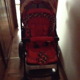 срочно продаю прогулочную коляску Baciuzzi  в хорошем состоянии