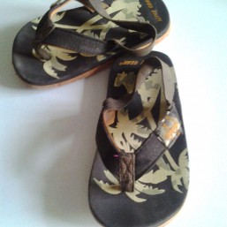 Много обуви!