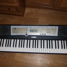 Синтезатор Yamaha PSR-R200