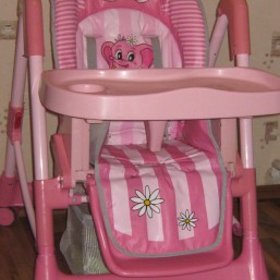 Стульчик для кормления розового цвета