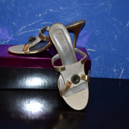 Нарядные босоножки, одевались 1 раз. Шара