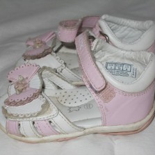 Продам детские босоножки Geox