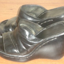 шлепанцы  36 р., кожа. 50 грн.