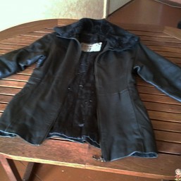 Кожанное пальто с нат.  мехом