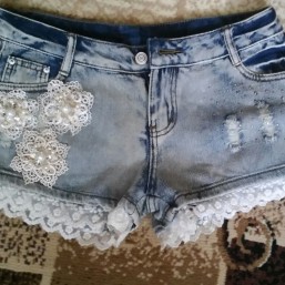 Модные джинсовые шорты