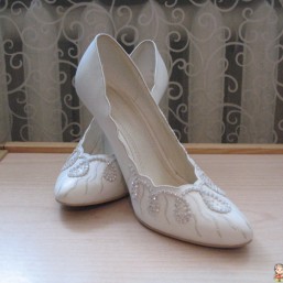 белые кожаные туфли