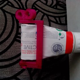 Выдавливатель зубной пасты