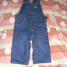 продаю джинсовый комбинезон Сarters