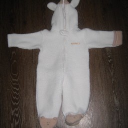 Теплый красивый костюмчик на осень-весну