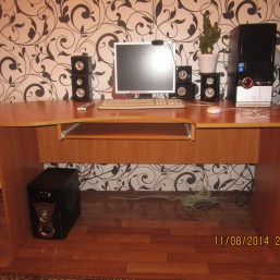 Стол компьютерный