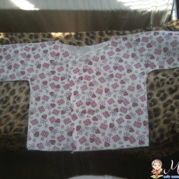 Наборчик: 2 распашонки, шапочка, слюнявчик