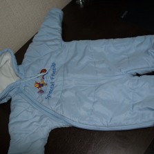 Продам демисезонный комбинезон фирмы Disney