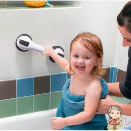 Вспомогательная ручка в ванную