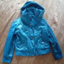 куртка для деврчки 128см, капюшон прячется в воротник