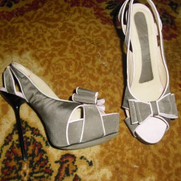 ПРОДАМ босоножки женские