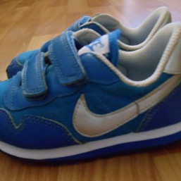 Кроссовки  Nike оригинал размер 26,5 по стельке 16-16,5 см