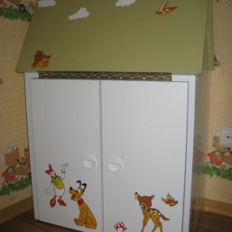 Cтол-домик для дошкольника